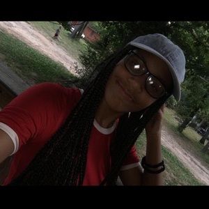 Meet your Posher, Kayla